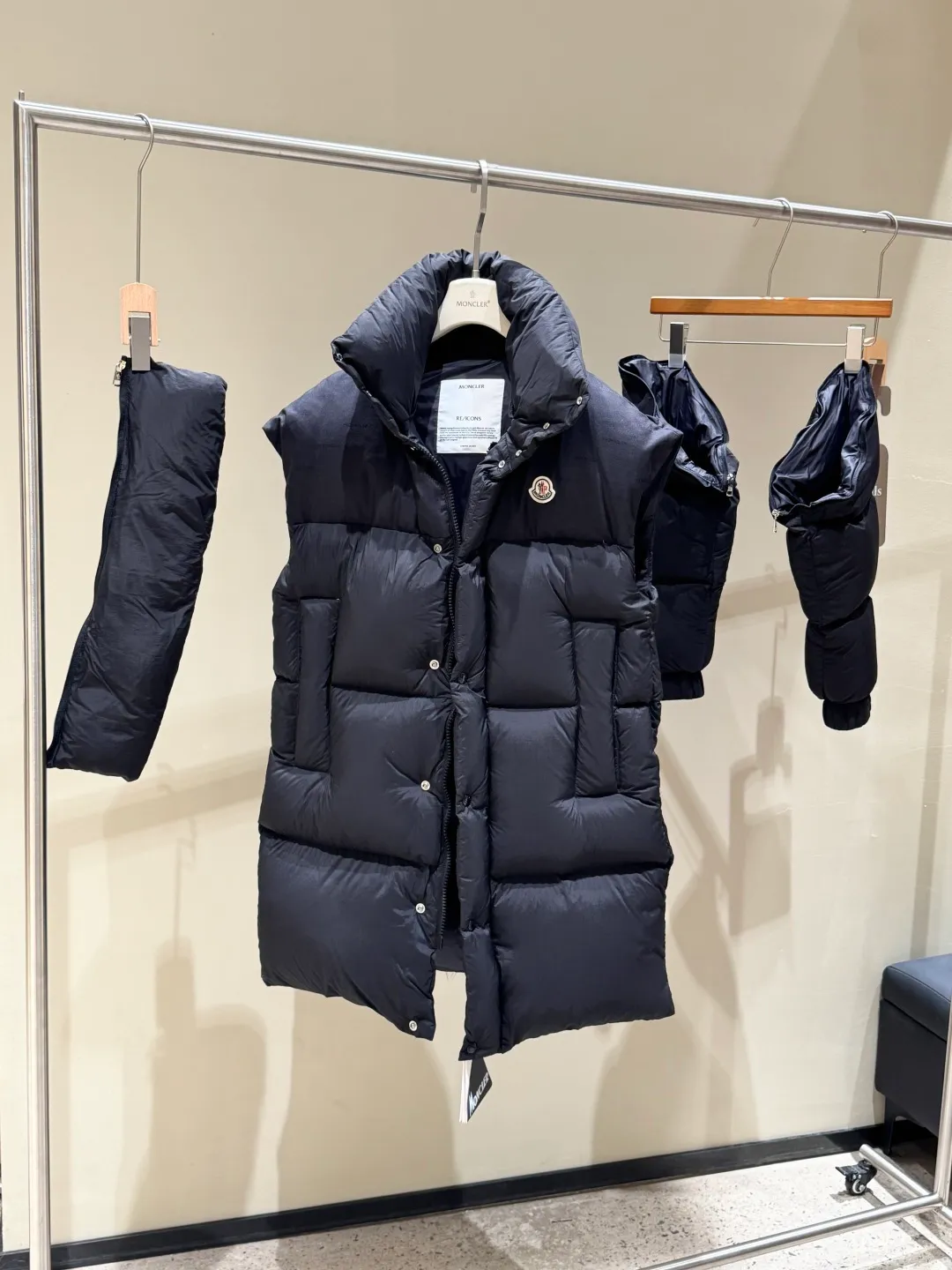 Authentic :【Original Series】（90 ） Moncler / 25𝒔𝒔 Verone ， -40℃， Same Style#T 61# Size：12345 ：Black，Khaki